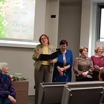 Poečių eiles skaitos ,,Poezijos korio" programos skaitovės.
